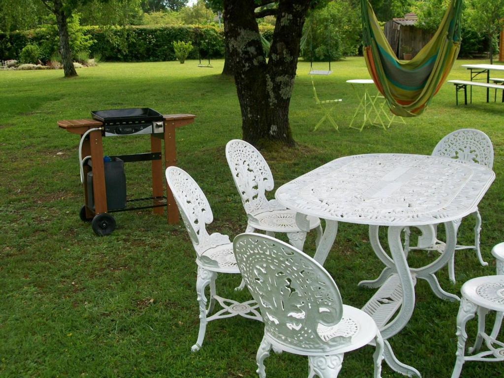 Hotel Au Charme Du Levat Saint Paul de Loubressac Екстериор снимка