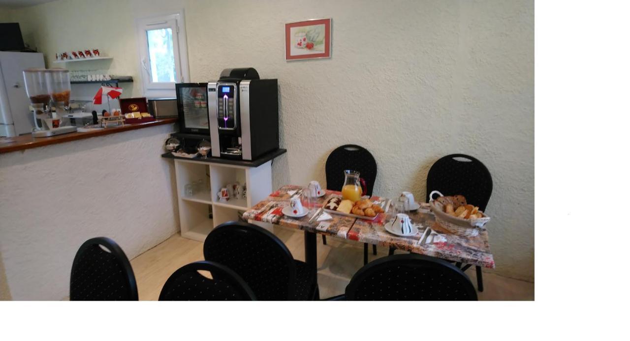 Hotel Au Charme Du Levat Saint Paul de Loubressac Екстериор снимка